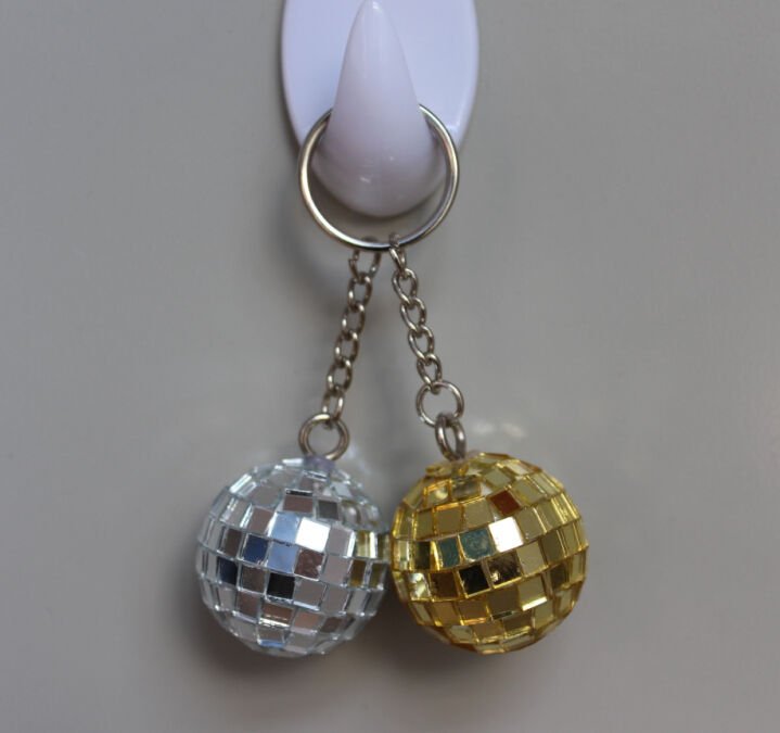 Best Factory Price Produced Polyfoam+Glass 3cm Handmade Customizable Disco Ball Keychain for Party & Festival Decorations