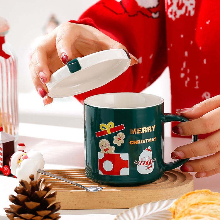 New Creativity Cute Christmas Santa Ceramic Cup Mug with Lid Spoon Cup Set for Christmas Gift