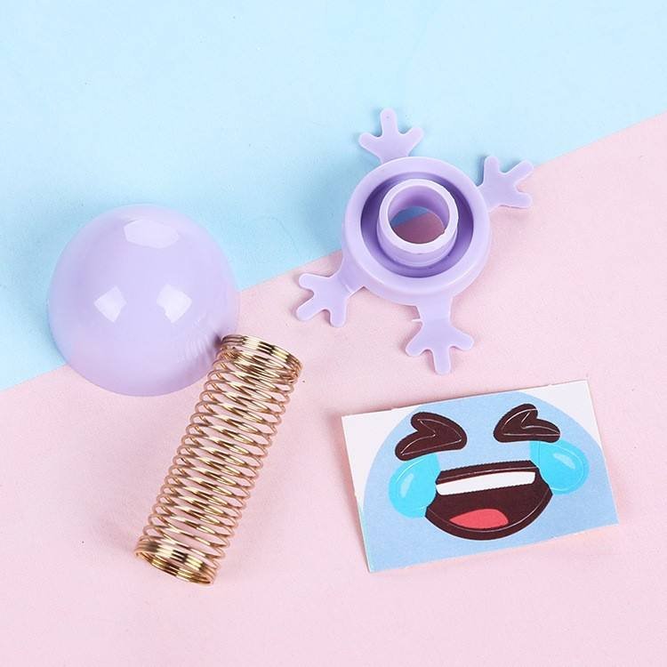 Promotional Toys Wholesale Plastic Mini Cartoon Auto Accessories Car Decoration Head Shake Toy 45mm Capsule Toys
