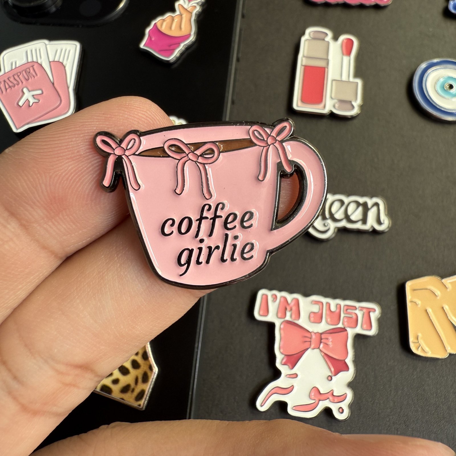 Customized Engraved Metal Enamel Soft Enamel Creative Mobile Phone Stickers with Custom Color and Fashion Design