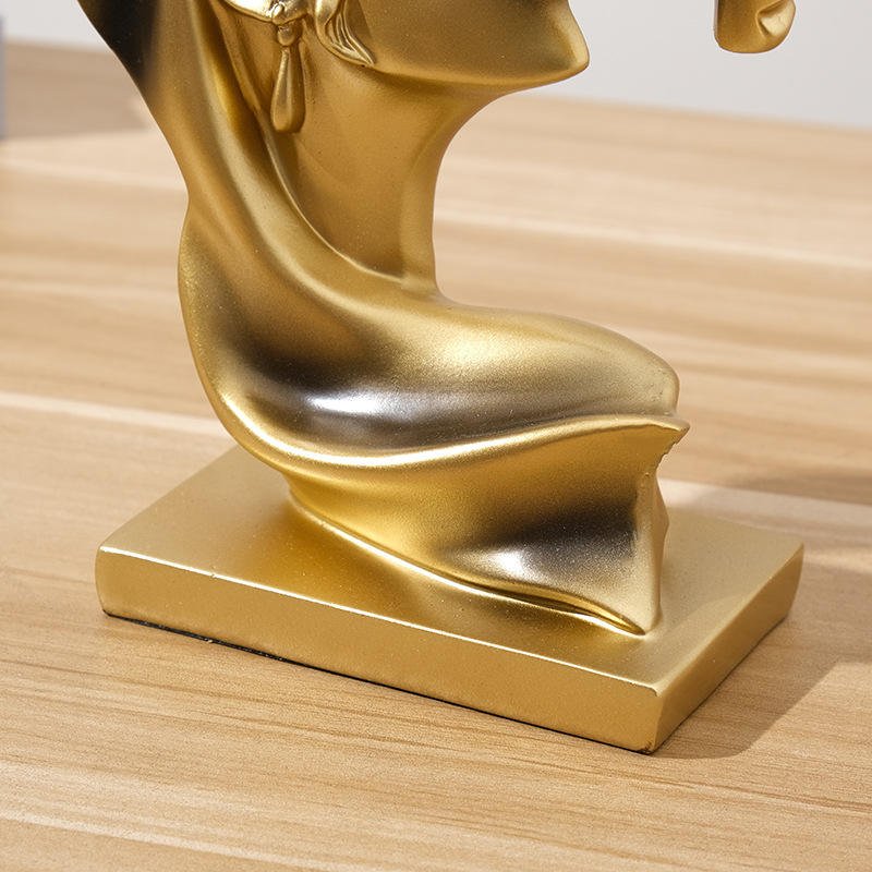 Custom Art Statue Resin Crafts Desk Decoration Statue Wedding Decoration Creative Resin Handicraft Ornaments