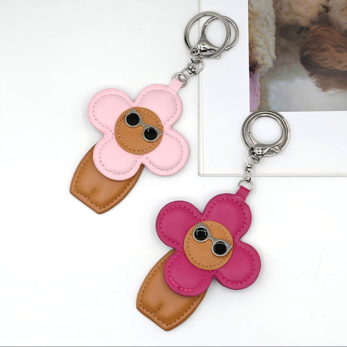 New Arrival Luxury Light Keychain Cute Creative Little Flower Leather Goods Bag Charm Durable Alloy Metal Plastic Materials