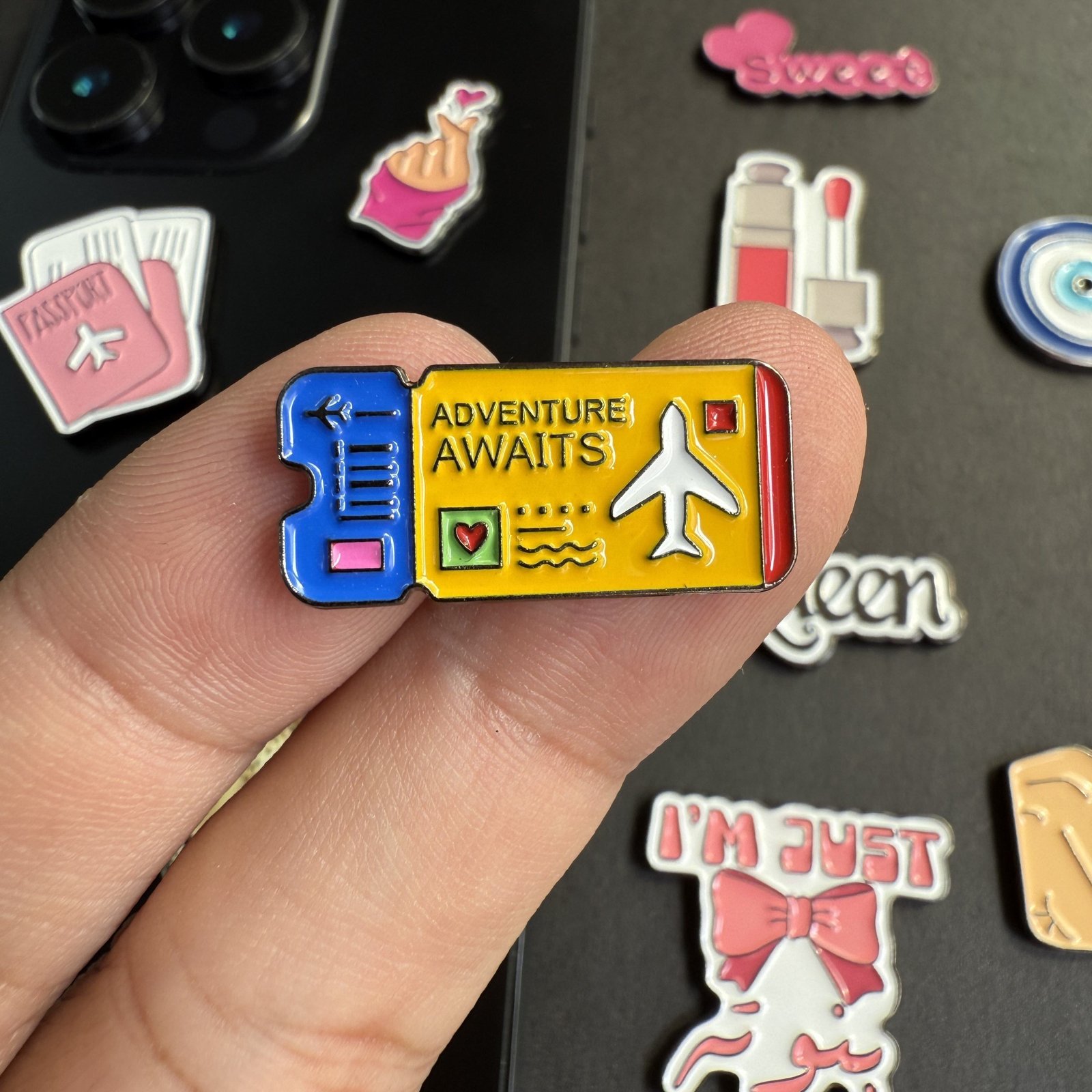 Customized Engraved Metal Enamel Soft Enamel Creative Mobile Phone Stickers with Custom Color and Fashion Design