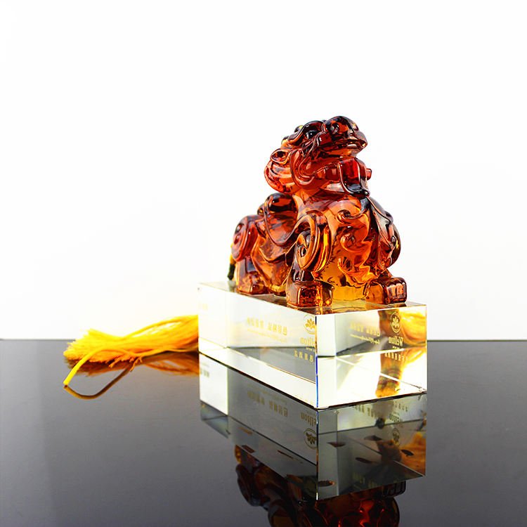 Chinese Folk Art LIULI Glass Handicrafts Colored Glass Art Collection Carved Engraved Pixiu Sculpture