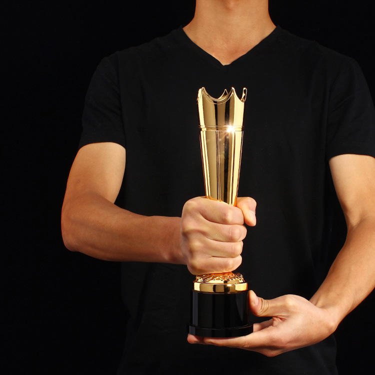 OEM/ODM Luxury Crown Shape Metal Resin Crystal Trophy Award Other Crystal Crafts Product