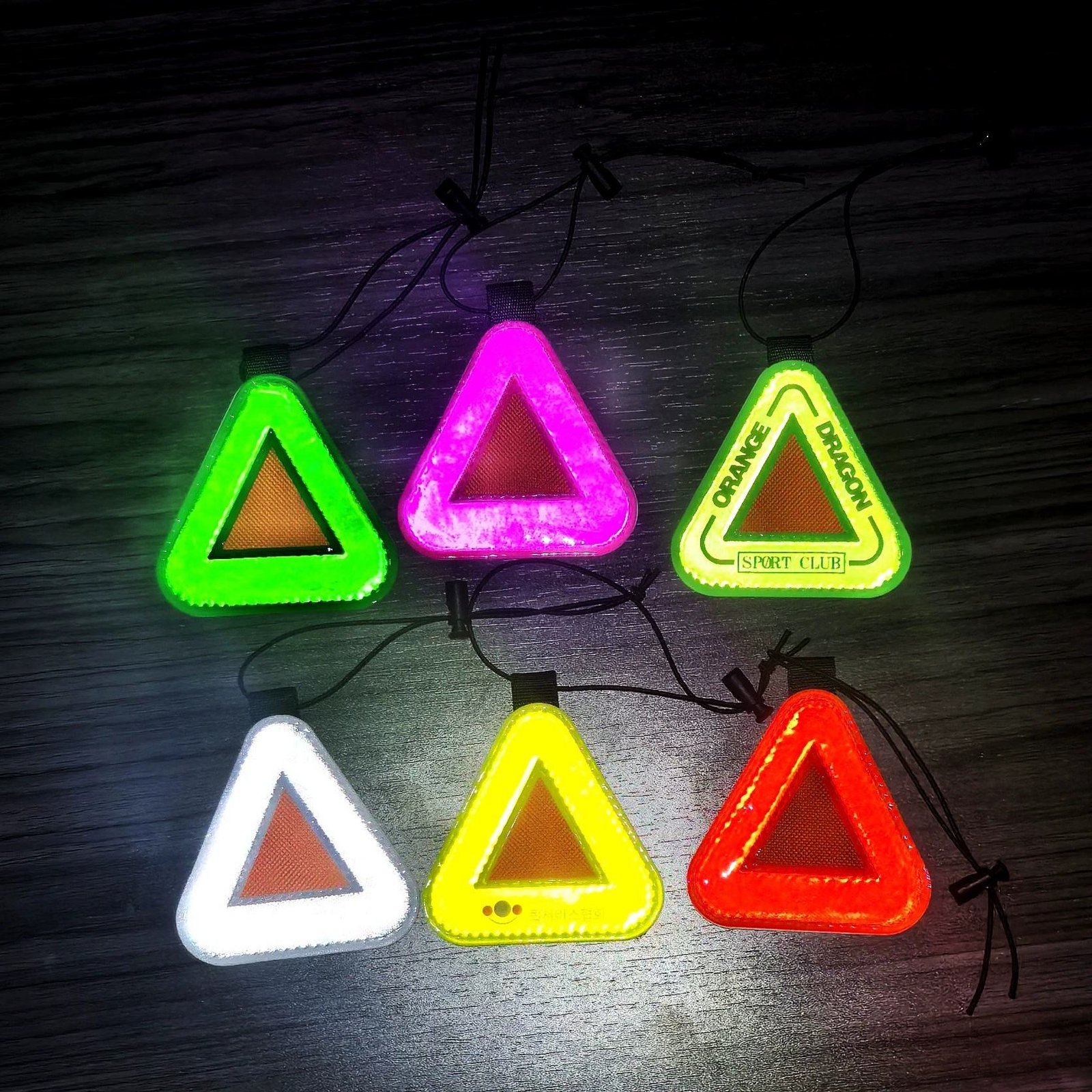 Custom Logo PVC Reflective Key Chain Mini Plastic LED Light Flashlight Squeeze Vest Key Chain Reflective Key Chain