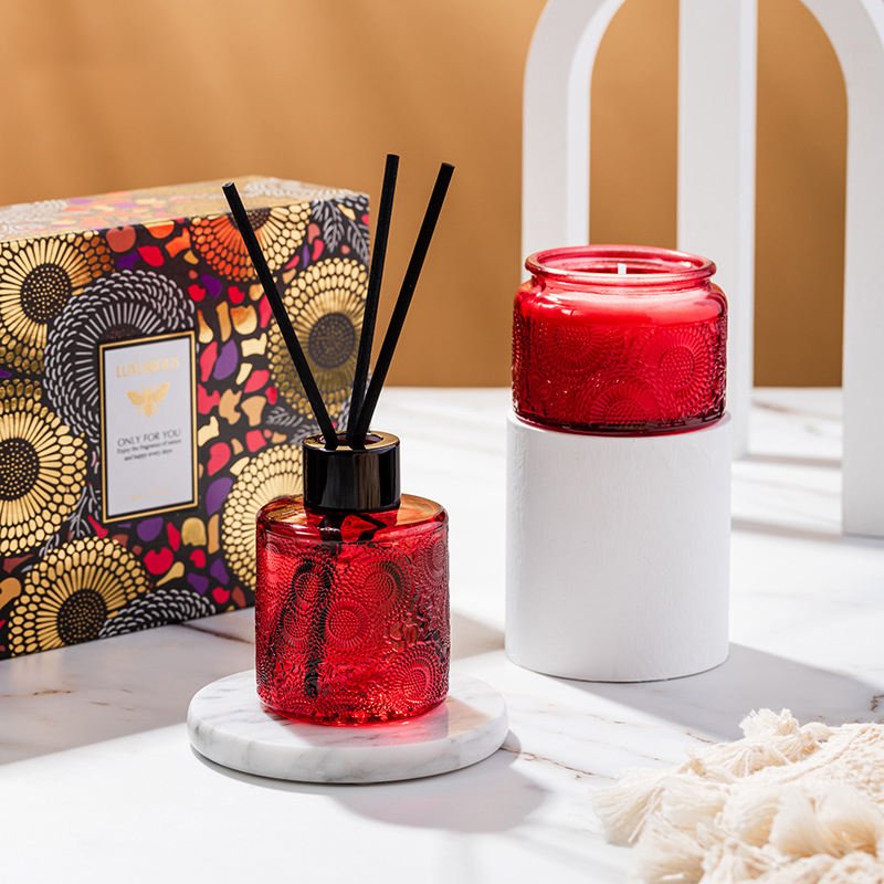 Wholesale Aromatherapy Festival Luxury Set Glass Bottle Reed Diffuser Soy Scented Candle Gift Box Set