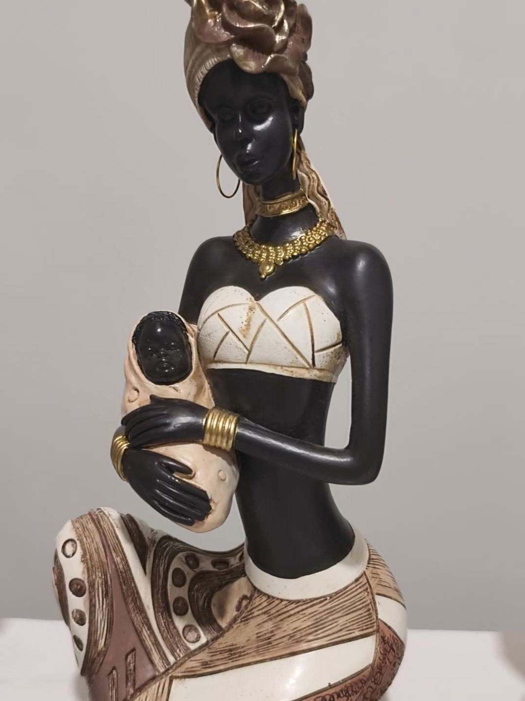 Artisan Vintage Resin African Figurine Decor Creative Retro Art Piece for Bookshelf, Living Room, Entryway Display