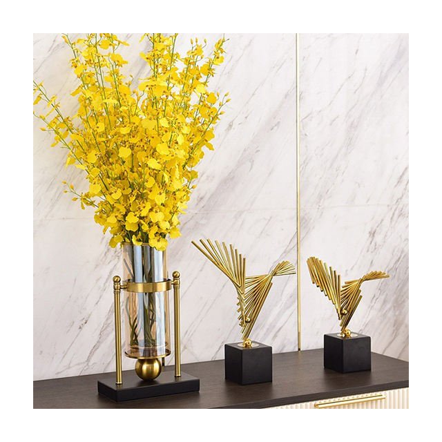 American Style Creative Metal Ornaments Imply Aspiring People for Workplace Gifts and Office Desktop Decoration