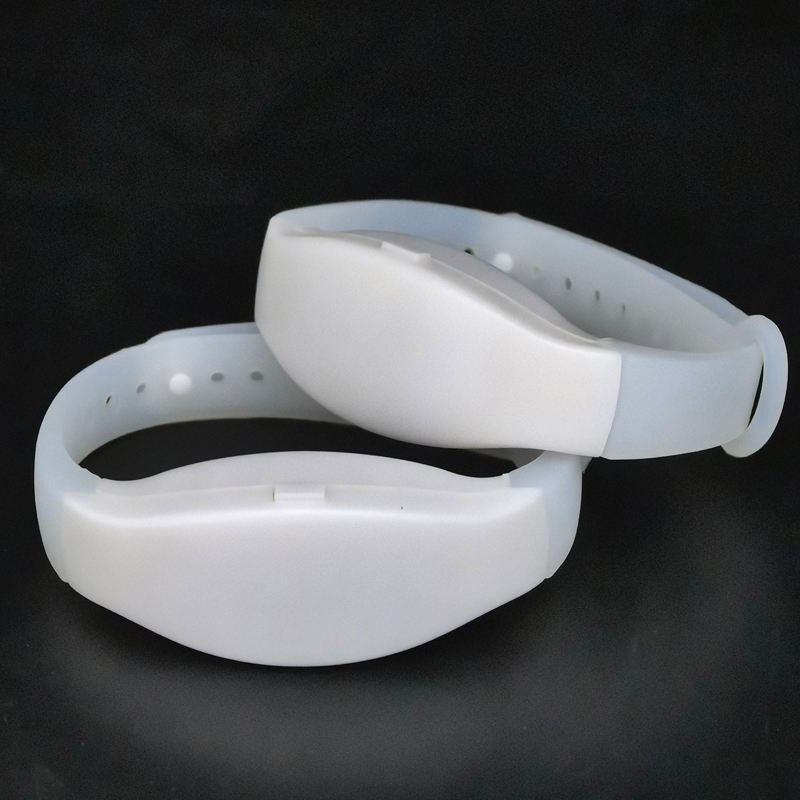 Promotional Party Supplies Led Party Bracelets with Light up Remote Led Wristband Glow Things Wedding Silicone Bands for Event