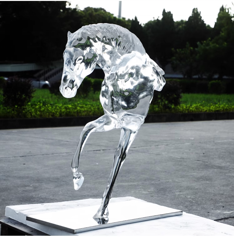 Custom-Designed Resin Crafts Transparent Animal Statues Including Horse Elephant Leopard Deer Crane Various Other Animals