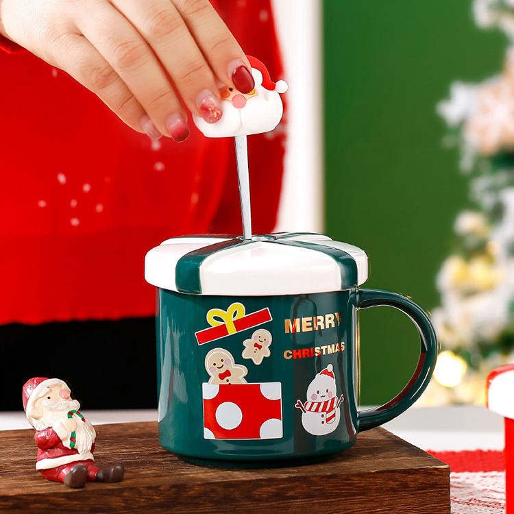 New Creativity Cute Christmas Santa Ceramic Cup Mug with Lid Spoon Cup Set for Christmas Gift