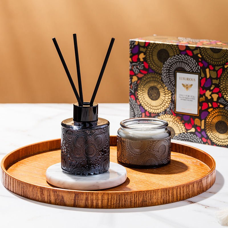 Wholesale Aromatherapy Festival Luxury Set Glass Bottle Reed Diffuser Soy Scented Candle Gift Box Set
