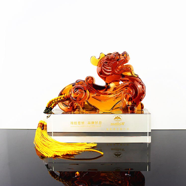 Chinese Folk Art LIULI Glass Handicrafts Colored Glass Art Collection Carved Engraved Pixiu Sculpture