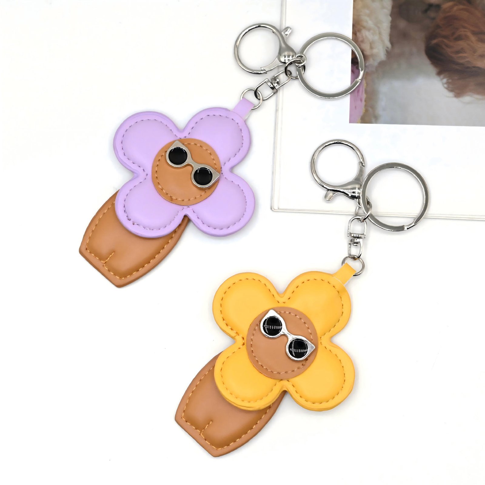New Arrival Luxury Light Keychain Cute Creative Little Flower Leather Goods Bag Charm Durable Alloy Metal Plastic Materials