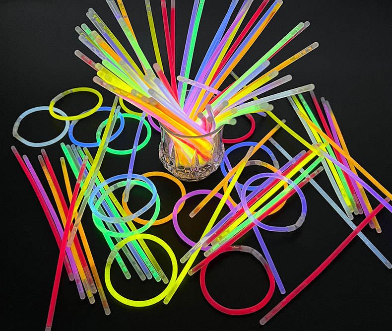 Party Supplies Glow in Dark Light up Sticks Party Decorations Neon Party Glow Necklaces and Glow Bracelets with Connector
