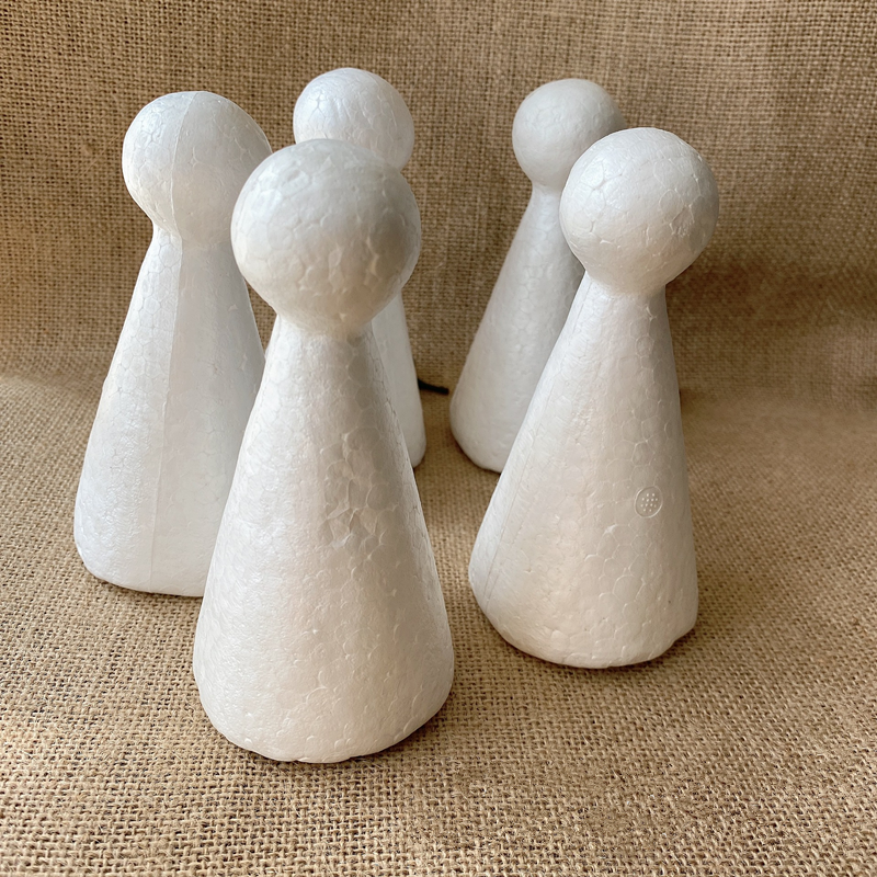 Handmade Christmas decorations, polystyrene snowman dolls, creative artificial teru teru bozu (snowy dolls) polystyrene foam.