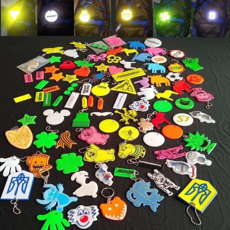 Custom Logo PVC Reflective Key Chain Mini Plastic LED Light Flashlight Squeeze Vest Key Chain Reflective Key Chain